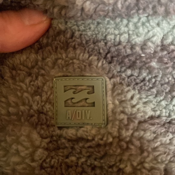 Billabong adventure division lightly used - Picture 3 of 4